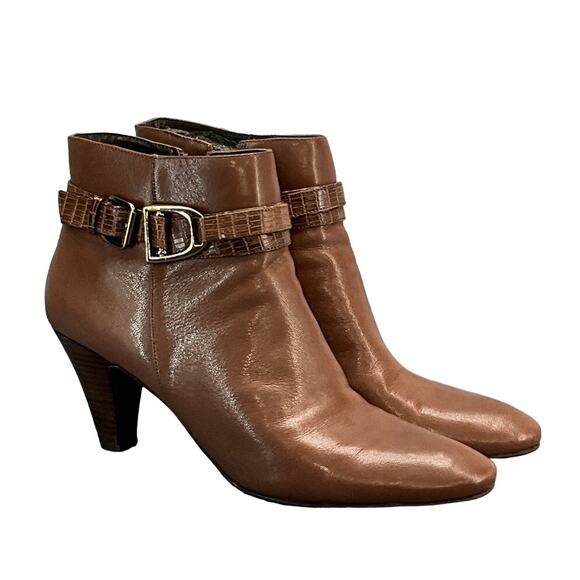 Bandolino Brown Leather Gold Buckle Side Zip Wooden Heel Ankle Bootie Women 9.5 - Picture 1 of 10